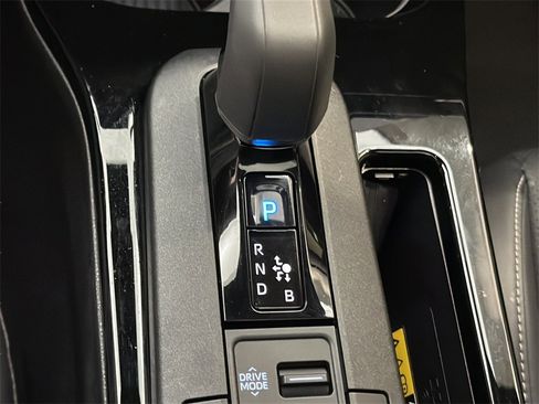 Used 2024 Toyota Prius XLE image 19