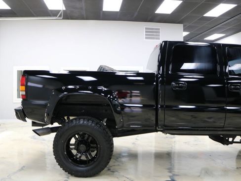 Used 2006 GMC Sierra 2500 SLT w/ Heavy-Duty Power Package image 32