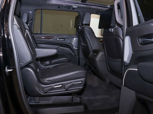 Used 2022 Cadillac Escalade ESV Sport Platinum w/ LPO, ONYX Package image 22