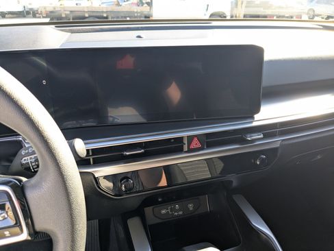 Certified 2025 Kia Sorento LX image 15