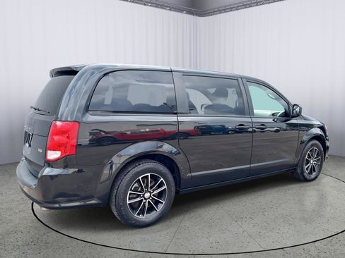 Used 2018 Dodge Grand Caravan SE FWD image 6