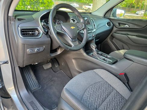 Used 2024 Chevrolet Equinox LT FWD image 12