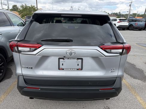 Used 2023 Toyota RAV4 LE AWD/4WD image 6