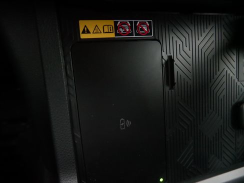 Certified 2025 Toyota 4Runner TRD Off-Road Premium image 30