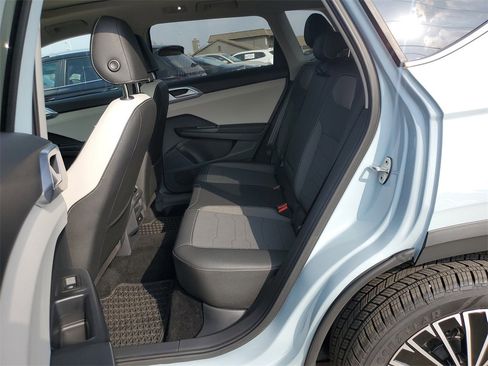 Used 2025 Volkswagen Taos SE image 6