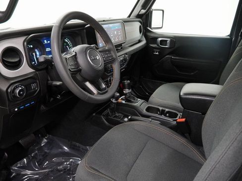 Used 2024 Jeep Wrangler Unlimited w/ Convenience Group image 18