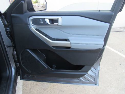 Used 2021 Ford Explorer XLT w/ Equipment Group 202A image 21