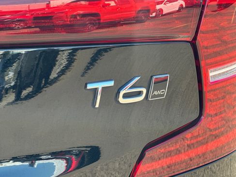 Used 2021 Volvo S60 T6 Inscription w/ Climate Package image 23