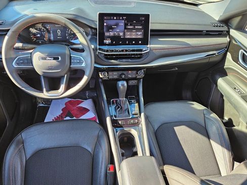 Used 2024 Jeep Compass Trailhawk image 8