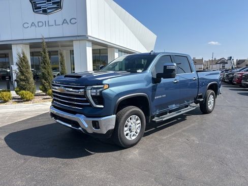 Used 2024 Chevrolet Silverado 2500 LTZ w/ LTZ Premium Package image 2