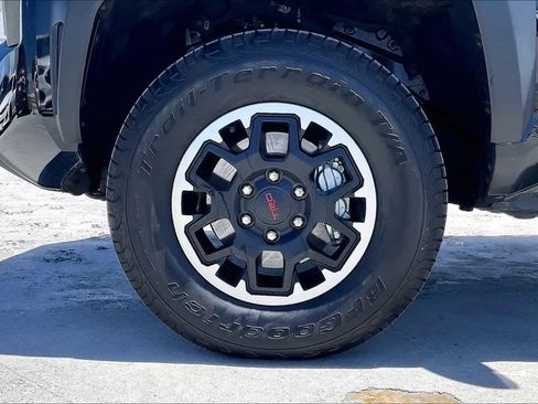 Used 2025 Toyota Tacoma TRD Off-Road AWD/4WD image 8