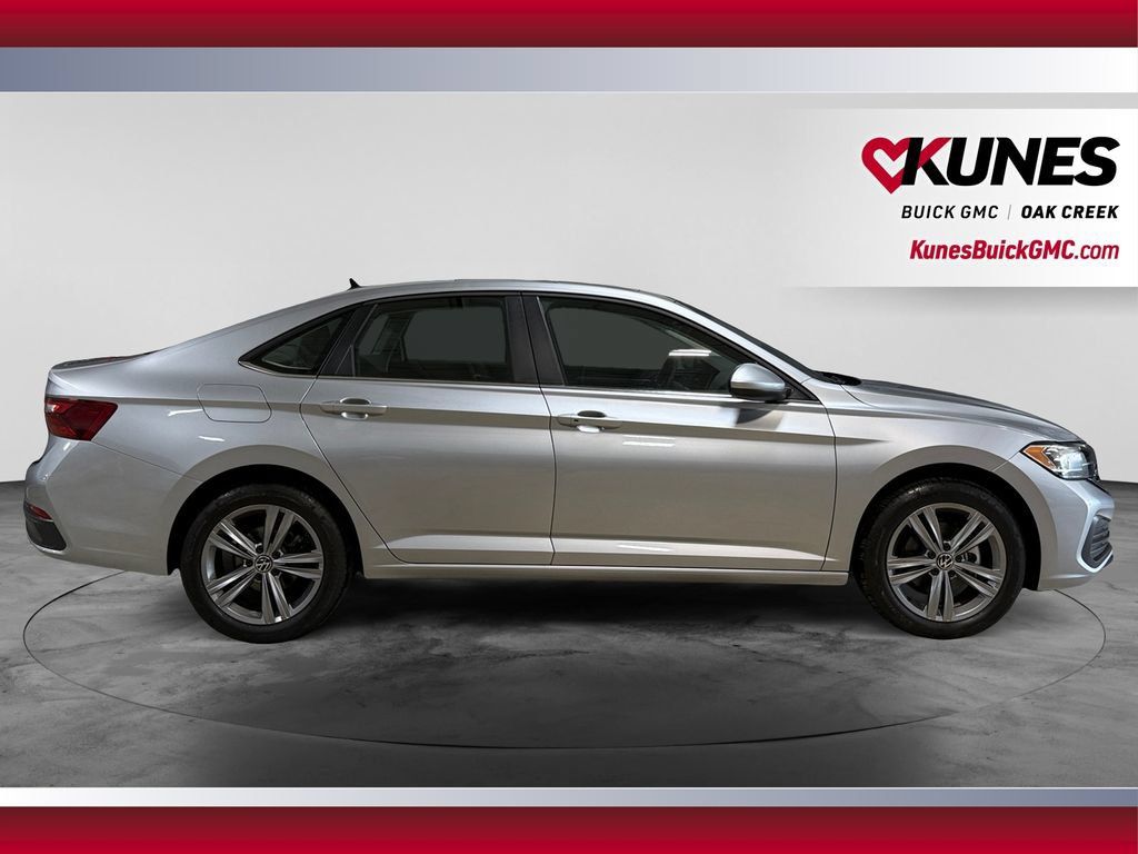 Used 2024 Volkswagen Jetta SE FWD image 12