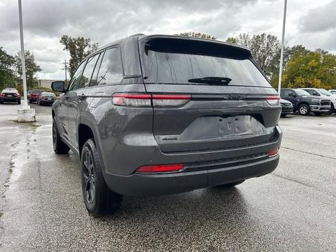 New 2025 Jeep Grand Cherokee Altitude image 5