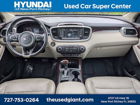 Used 2017 Kia Sorento EX image 17