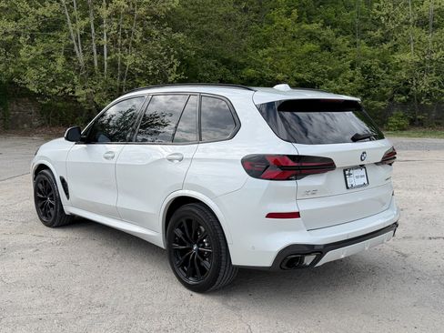 Used 2024 BMW X5 xDrive40i w/ M Sport Package image 4