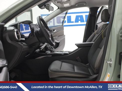 Used 2026 Chevrolet Trax ACTIV w/ Driver Confidence Package FWD image 3