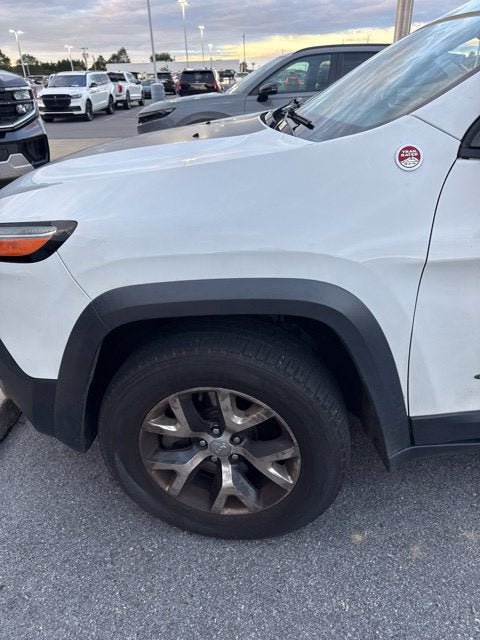 Used 2015 Jeep Cherokee Trailhawk AWD/4WD image 23