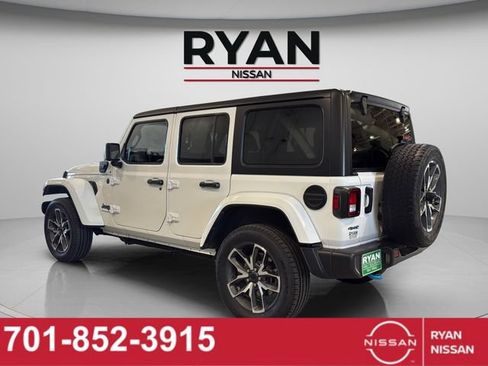 Used 2024 Jeep Wrangler Unlimited AWD/4WD image 15