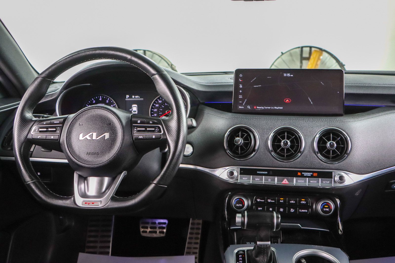 Used 2022 Kia Stinger GT1 RWD image 17