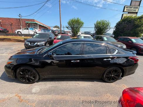 Used 2018 Nissan Altima 2.5 SR w/ SR Midnight Edition FWD image 8