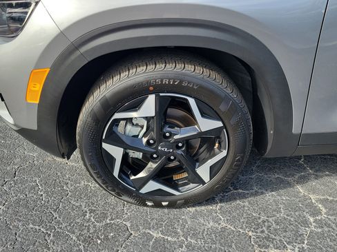 Used 2025 Kia Seltos S FWD image 4