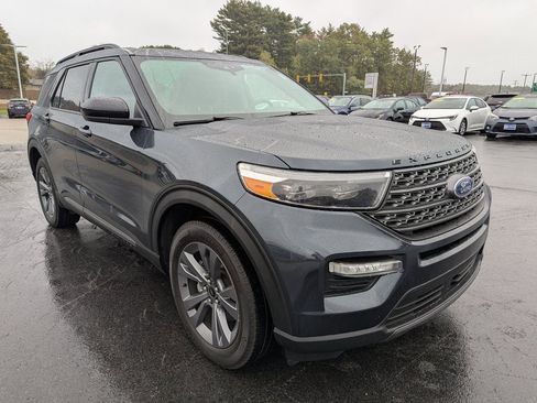 Used 2022 Ford Explorer XLT w/ Equipment Group 202A image 8