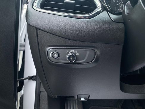 Used 2022 Chevrolet Equinox RS image 9