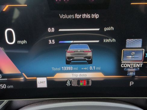 Used 2025 BMW 750e xDrive image 22