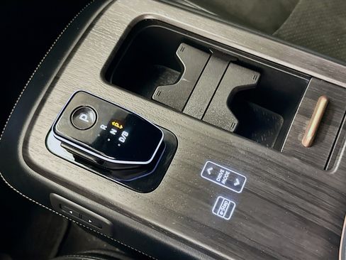 Used 2024 Nissan Ariya AWD image 25