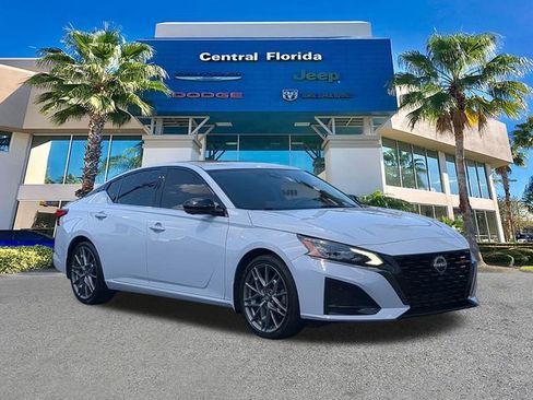 Used 2023 Nissan Altima 2.0 SR image 2