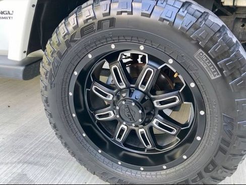 Used 2017 Jeep Wrangler Unlimited Sahara w/ Dual Top Group AWD/4WD image 12