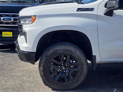 Used 2025 Chevrolet Silverado 1500 LT Trail Boss w/ Convenience Package II AWD/4WD image 9