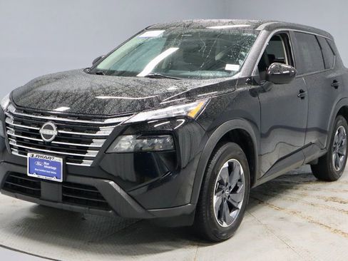 Certified 2025 Nissan Rogue SV FWD image 6