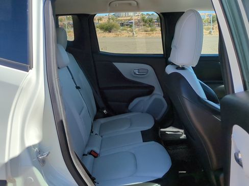 Used 2022 Jeep Renegade Limited image 29