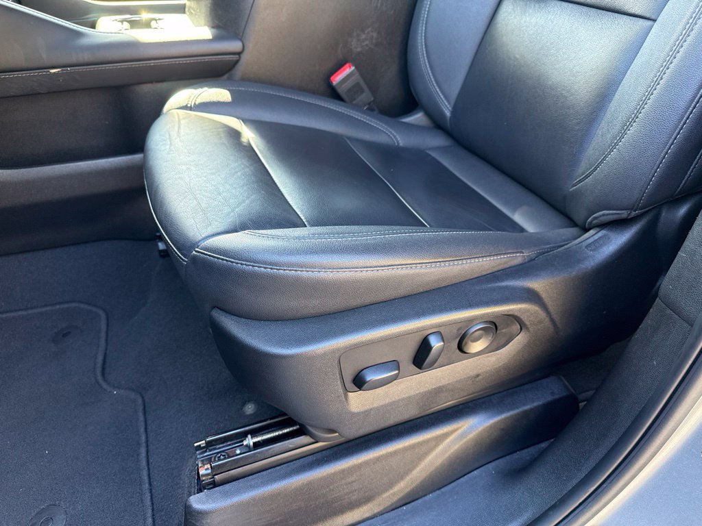 Used 2023 Chevrolet Tahoe LT w/ Luxury Package RWD image 18