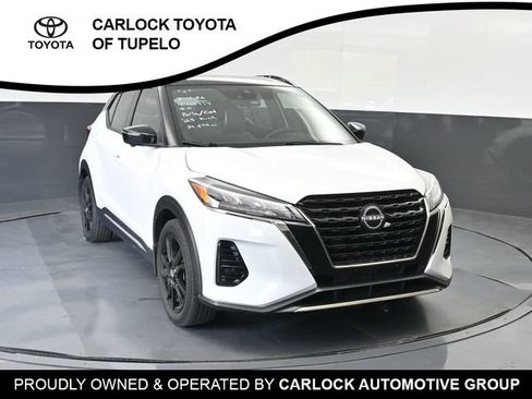 Used 2023 Nissan Kicks SR w/ SR Premium Package FWD image 7