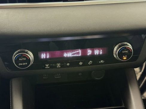 Used 2022 Mitsubishi Outlander SE image 17