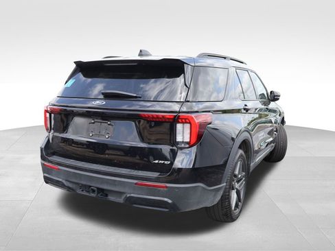Used 2025 Ford Explorer ST-Line w/ ST-Line Street Pack image 16