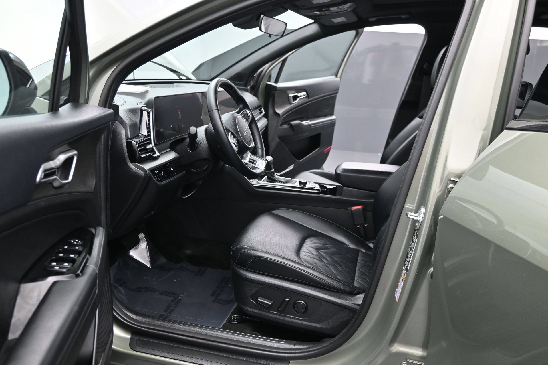 Used 2024 Kia Sportage X-Line w/ X-Line Premium Package AWD/4WD image 13