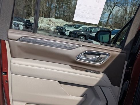 Used 2022 GMC Yukon XL SLT w/ SLT Luxury Package image 14