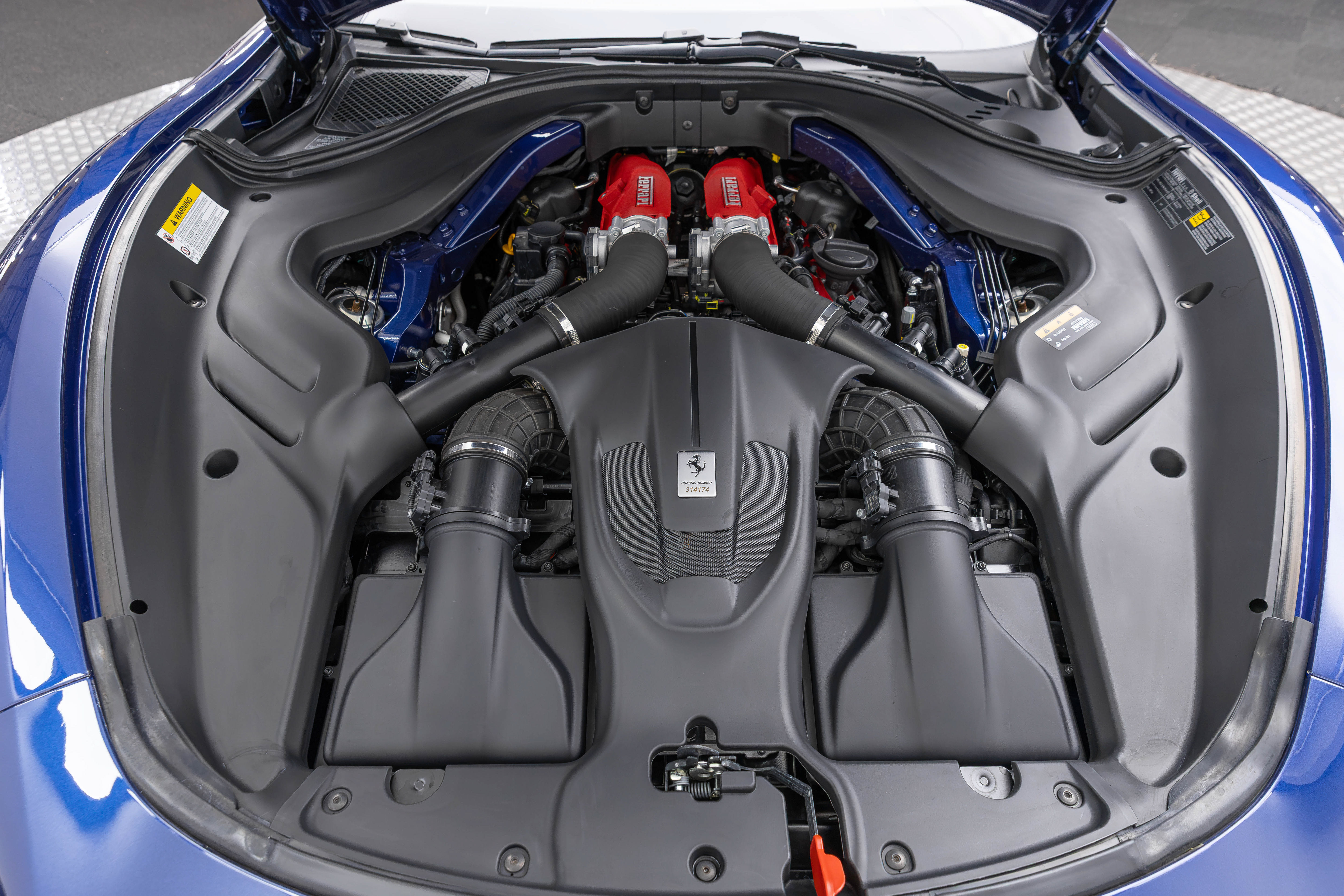 Used 2025 Ferrari Roma Spider RWD image 40