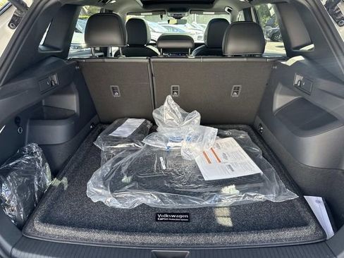 New 2026 Volkswagen Tiguan SE R-Line FWD image 5