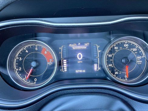 Used 2020 Jeep Cherokee Latitude Plus w/ Cold Weather Group AWD/4WD image 20