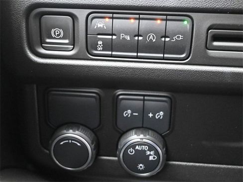 Used 2021 Chevrolet Suburban RST w/ Luxury Package image 16