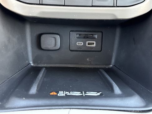 Used 2022 GMC Acadia Denali w/ Denali Technology Package image 33