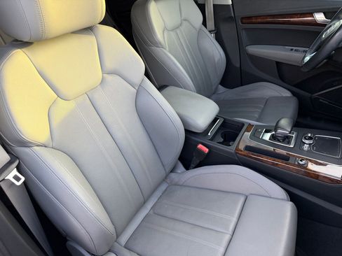 Used 2018 Audi Q5 2.0T Premium Plus w/ Premium Plus Package AWD/4WD image 16