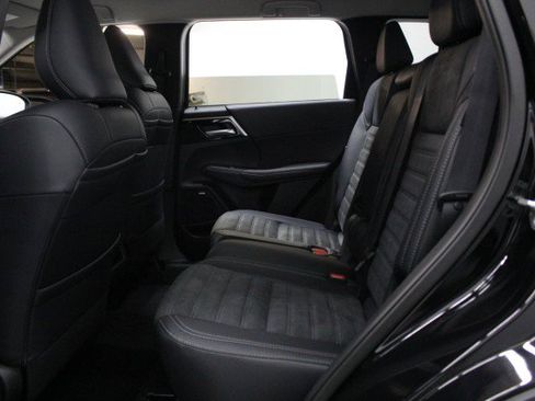 New 2026 Mitsubishi Outlander SE image 24