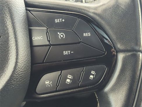 Certified 2022 Chrysler Pacifica Limited w/ Uconnect Theater Family Group image 14