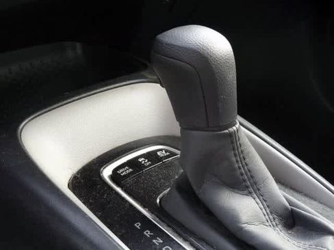 Used 2021 Toyota Corolla LE image 11