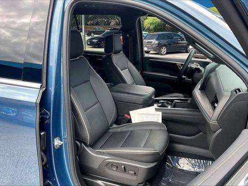 Used 2025 Chevrolet Tahoe Premier RWD image 8